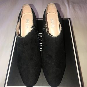 MIA Harlequin Black Nova Suede Booties Size 6.5